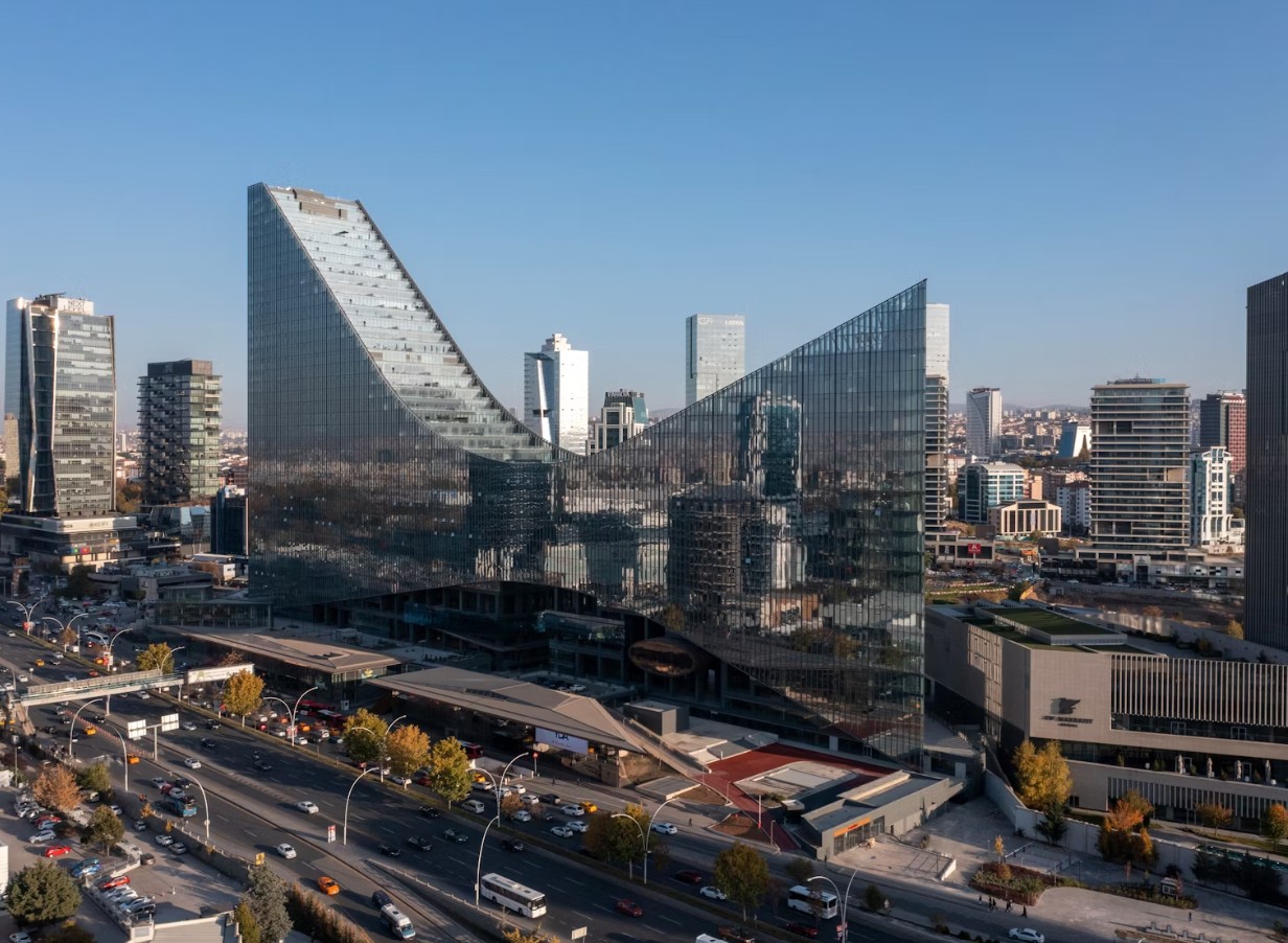 ÇUKURAMBAR YDA CENTER'DA 250 M2 ESKİŞEHİR YOLU CEPHE YATIRIMLIK
